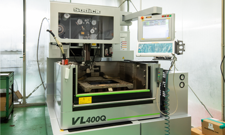 高速ワイヤー放電加工機