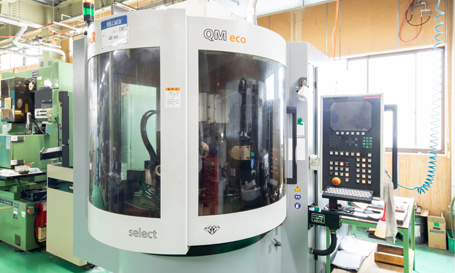 PCD放電加工機（５軸制御）