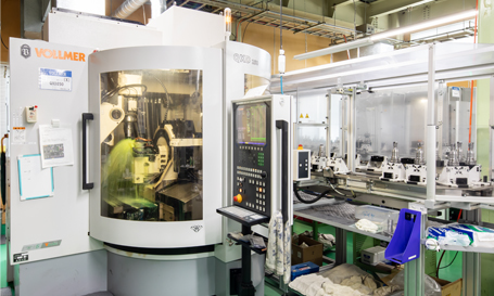 PCDワイヤーカット放電加工機（６軸同時制御）